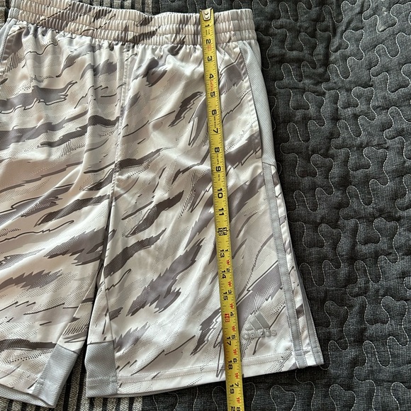Boys Adidas Tiger Camo shorts - Large 14/16 - Picture 7 of 8